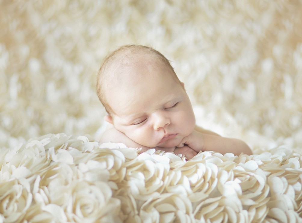 Konrad Bak: Baby sleeping in the Roses