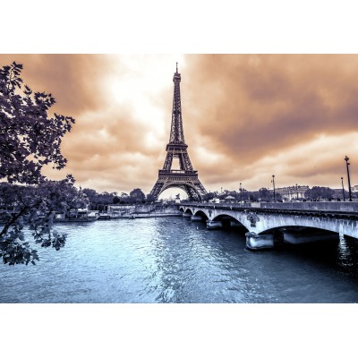 Image de La Tour Eiffel par Temps de Pluie en Hiver
